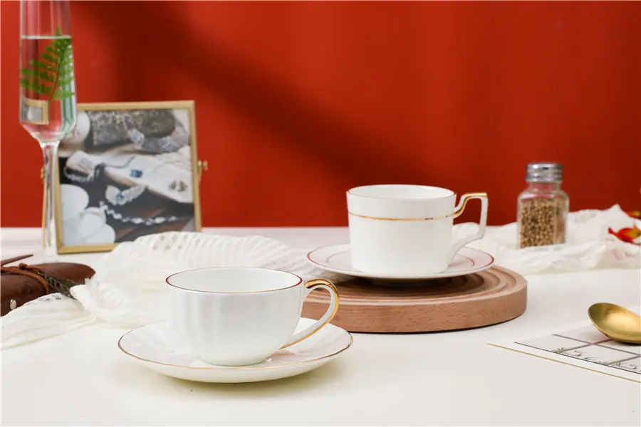 Gold Striped Coffee Cup and Saucer Set (7)a84