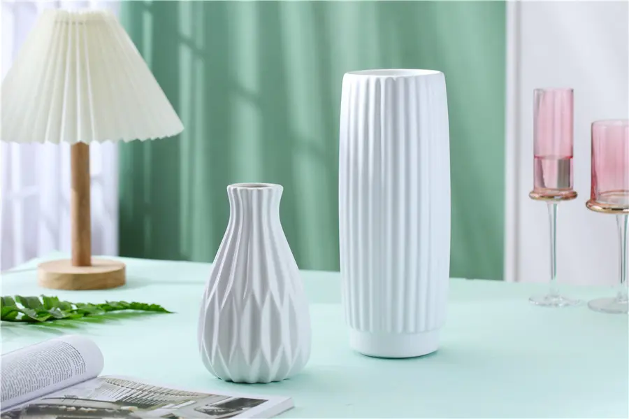 Classic White Ceramic Vase: Versatile Home Accent