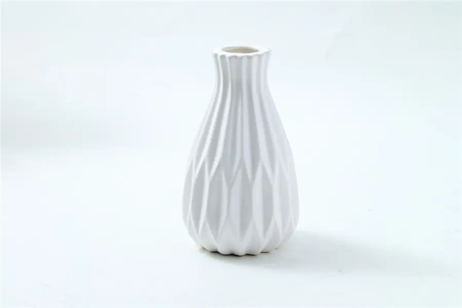 Classic White Ceramic Vase: Versatile Home Accent