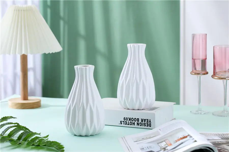Classic White Ceramic Vase: Versatile Home Accent